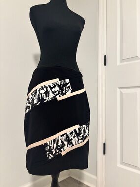 White House Black Market Black Midi Skirt with Cream and Black-White Pattern